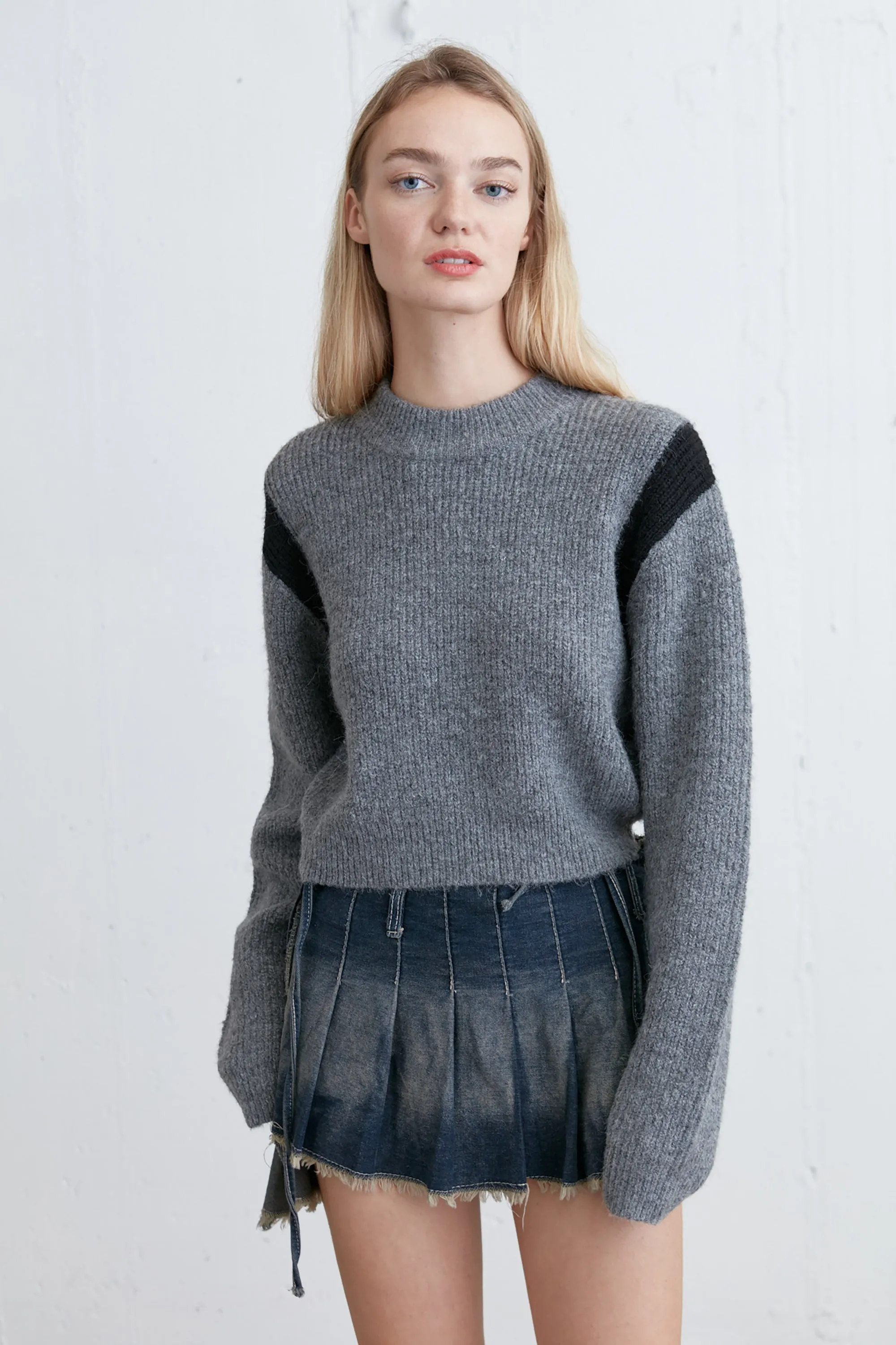 CROPPED SHOULDER CONTRAST SWEATER