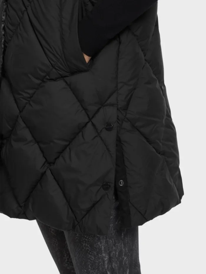 Marc Cain Additions Black Hooded Quilted Gilet VA 37.02 W72 COL 900